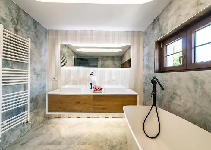Apartment Exclusive 3br Penthouse - Prestigious Area *