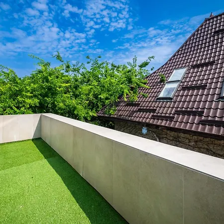 Exclusive 3br Penthouse - Prestigious Area