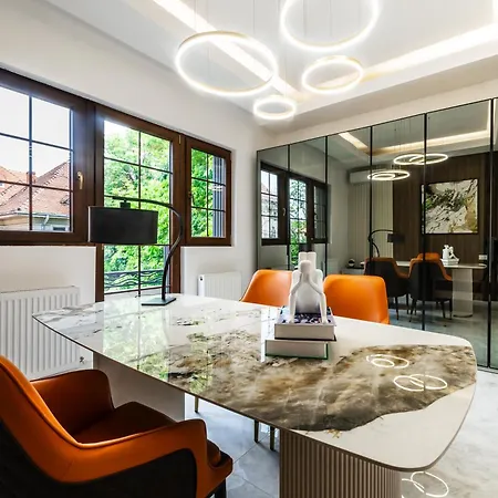 דירה Exclusive 3br Penthouse - Prestigious Area *