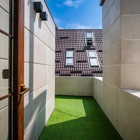 Exclusive 3br Penthouse - Prestigious Area