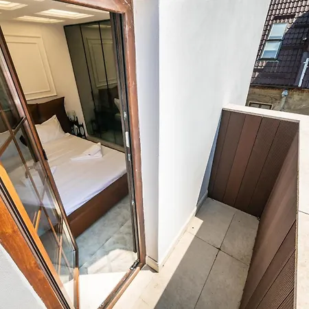 Exclusive 3br Penthouse - Prestigious Area דירה