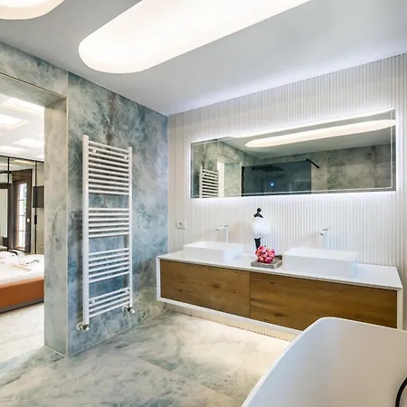 דירה Exclusive 3br Penthouse - Prestigious Area *