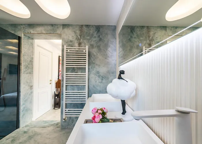 Exclusive 3br Penthouse - Prestigious Area *