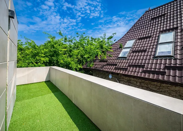 Exclusive 3br Penthouse - Prestigious Area