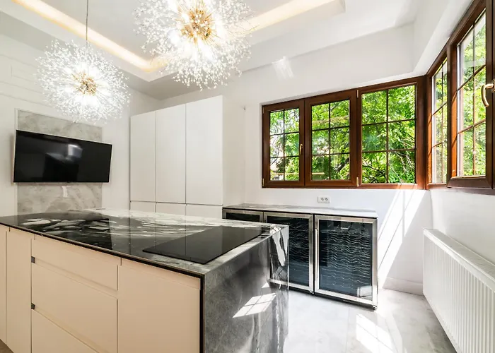 Exclusive 3br Penthouse - Prestigious Area