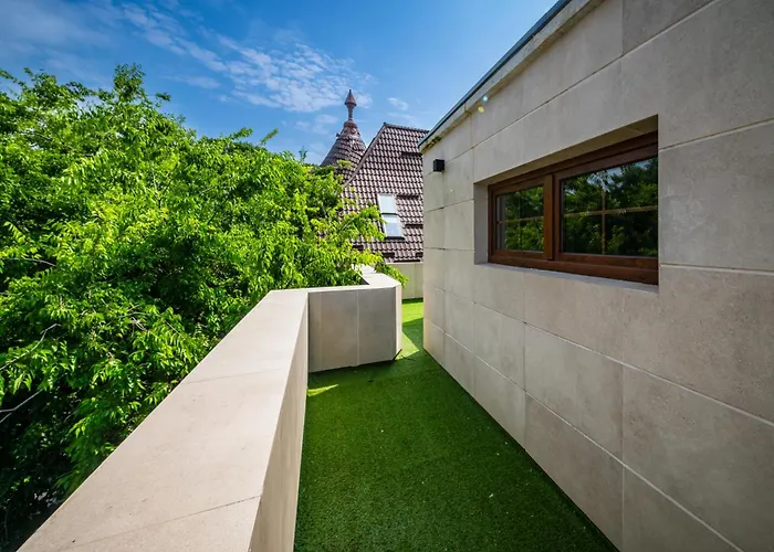 Exclusive 3br Penthouse - Prestigious Area *