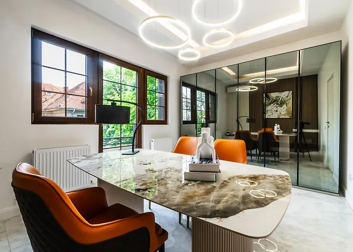 Апартаменти Exclusive 3br Penthouse - Prestigious Area *