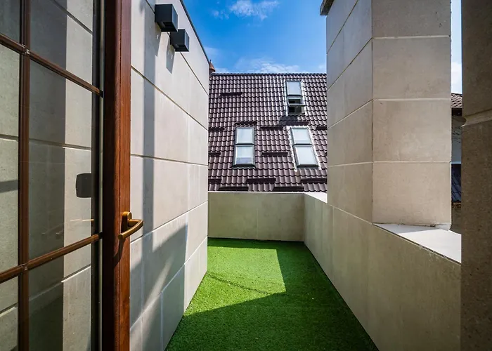 Exclusive 3br Penthouse - Prestigious Area