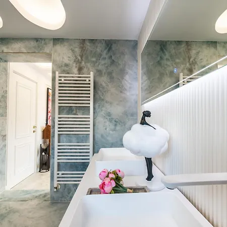 Exclusive 3br Penthouse - Prestigious Area *