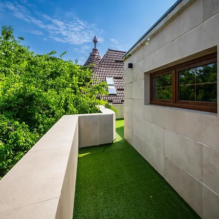 Exclusive 3br Penthouse - Prestigious Area *