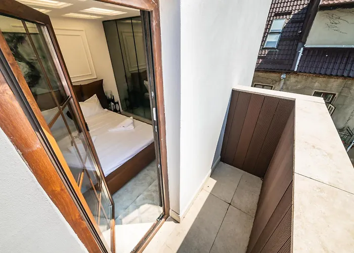 Exclusive 3br Penthouse - Prestigious Area Apartmán