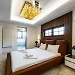 Апартаменти Exclusive 3br Penthouse - Prestigious Area Бухарест