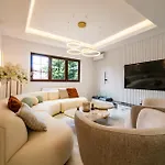 Апартаменти Exclusive 3br Penthouse - Prestigious Area *