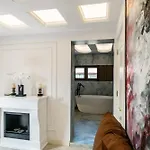 Апартаменти Exclusive 3br Penthouse - Prestigious Area Бухарест